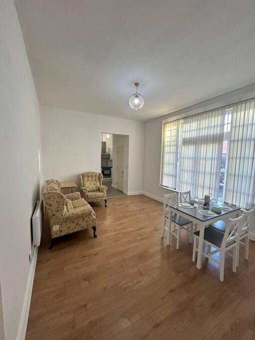 Leicester Spacious Flat With Free Parking Exterior foto