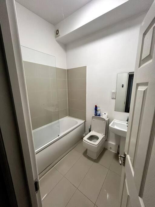 Leicester Spacious Flat With Free Parking Exterior foto